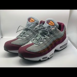 BRAND NEW Air Max 95 WMN SZ 9 (NO BOX)